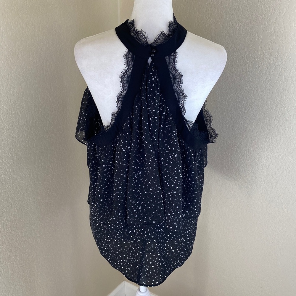 BAR III cold shoulder blouse. Criss-cross neck. Black/white pattern.Size L. - Picture 6 of 15